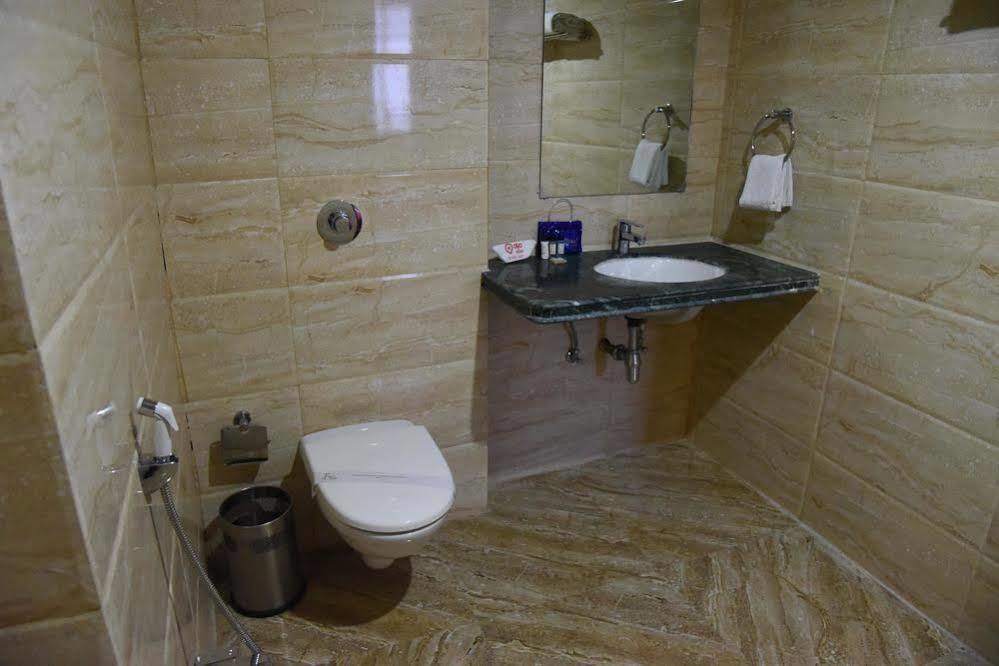 Oyo Premium Railway Station Patna Hotel Patna  Eksteriør billede