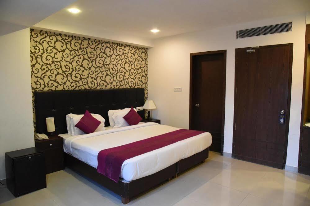 Oyo Premium Railway Station Patna Hotel Patna  Eksteriør billede