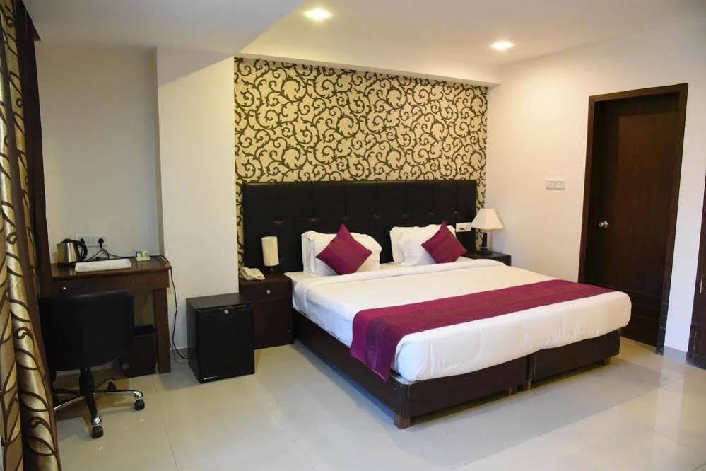 Oyo Premium Railway Station Patna Hotel Patna  Eksteriør billede